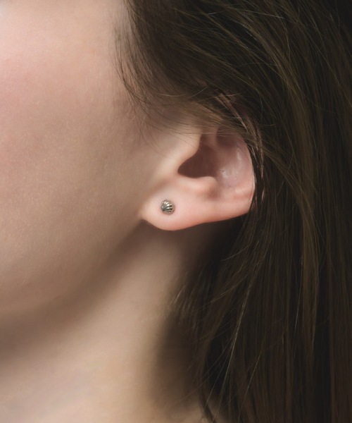 muku(ムク)の「PIERCE/MNI SHELL(ピアス(両耳用)・レディース・シルバー/ゴールド・FREE)」の4枚目の写真