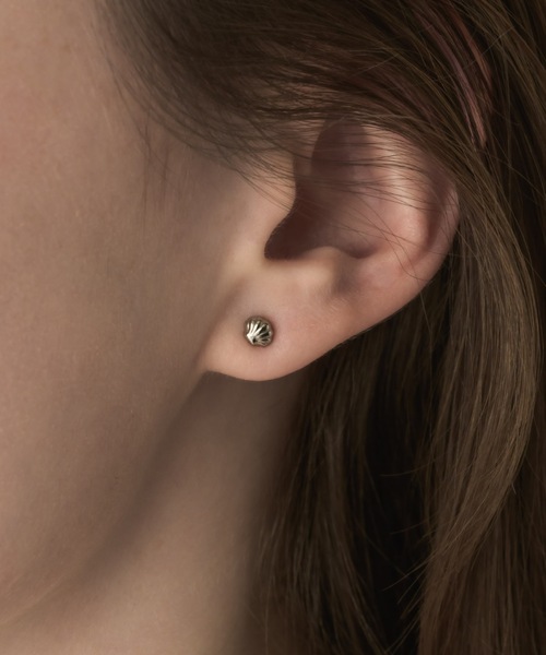 muku(ムク)の「PIERCE/MNI SHELL(ピアス(両耳用)・レディース・シルバー/ゴールド・FREE)」の3枚目の写真