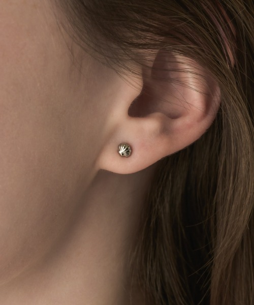 muku(ムク)の「PIERCE/MNI SHELL(ピアス(両耳用)・レディース・シルバー/ゴールド・FREE)」の5枚目の写真