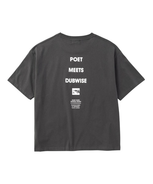 POET MEETS DUBWISE(ポエットミーツダブワイズ)の「POET MEETS DUBWISE/ポエトミーツダブワイズ PMD LOGO LOOSE FIT T-shirt(Tシャツ/カットソー・メンズ・ベージュ系その他/スミクロ・L/XL)」の2枚目の写真