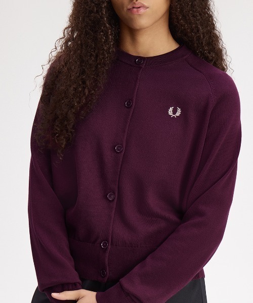 FRED PERRY(フレッドペリー)の「Crew Neck Cardigan/クルーネックカーディガン(カーディガン/ボレロ・レディース・ブラック/プラム・10/8)」の11枚目の写真