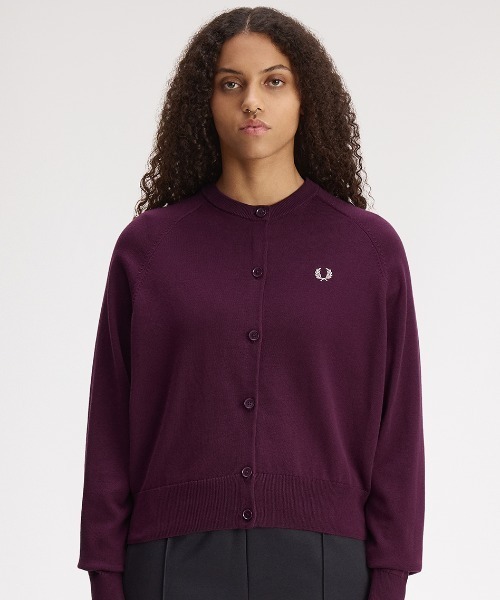 FRED PERRY(フレッドペリー)の「Crew Neck Cardigan/クルーネックカーディガン(カーディガン/ボレロ・レディース・ブラック/プラム・10/8)」の3枚目の写真