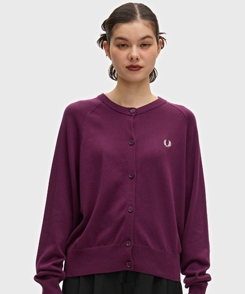 FRED PERRY(フレッドペリー)の「Crew Neck Cardigan/クルーネックカーディガン(カーディガン/ボレロ・レディース・ブラック/プラム・10/8)」の8枚目の写真