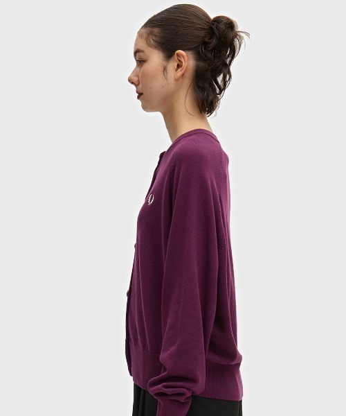 FRED PERRY(フレッドペリー)の「Crew Neck Cardigan/クルーネックカーディガン(カーディガン/ボレロ・レディース・ブラック/プラム・10/8)」の9枚目の写真
