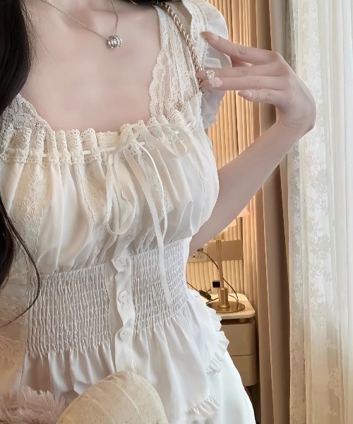 LUCPY(ラクピー)の「フラワーシャーリングペプラムブラウス(シャツ/ブラウス・レディース・イエロー・X-LARGE/LARGE/MEDIUM/SMALL)」の3枚目の写真