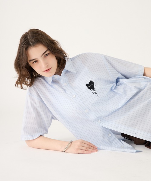 ONCILY(オンシェリー)の「MELTING HEART STRIPE SHIRT / メルティングハートストライプシャツ(シャツ/ブラウス・メンズ・ブラック/ホワイト/ブルー・LARGE/SMALL/MEDIUM)」の11枚目の写真
