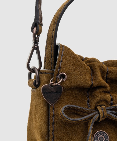 Acne Studios(アクネストゥディオズ)の「Multipocket Micro Crossbody Suede(ショルダーバッグ・レディース・その他・ONE SIZE)」の8枚目の写真