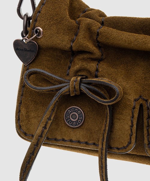 Acne Studios(アクネストゥディオズ)の「Multipocket Micro Crossbody Suede(ショルダーバッグ・レディース・その他・ONE SIZE)」の2枚目の写真