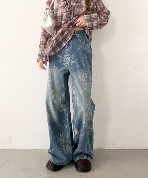 Loueme(ルエム)の「フラワージャガードデニムパンツ(デニムパンツ・レディース・ブルー・S/M)」の1枚目の写真