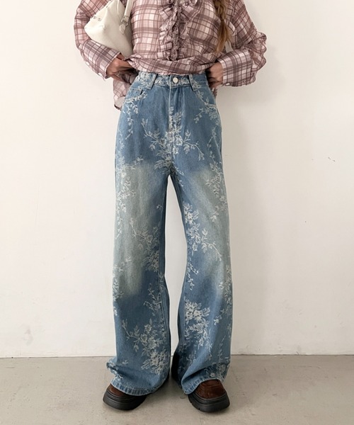 Loueme(ルエム)の「フラワージャガードデニムパンツ(デニムパンツ・レディース・ブルー・S/M)」の2枚目の写真