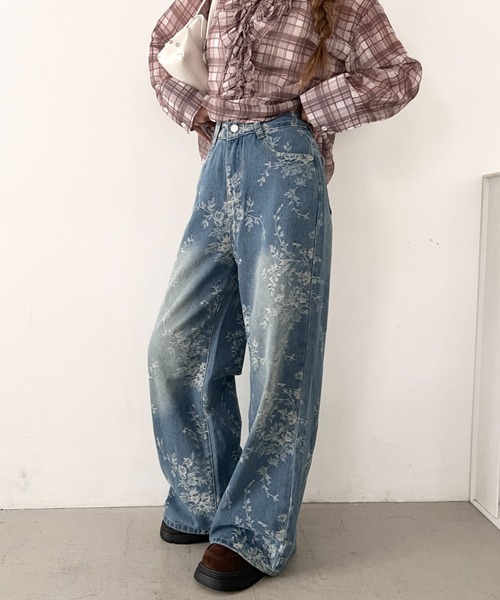 Loueme(ルエム)の「フラワージャガードデニムパンツ(デニムパンツ・レディース・ブルー・S/M)」の3枚目の写真