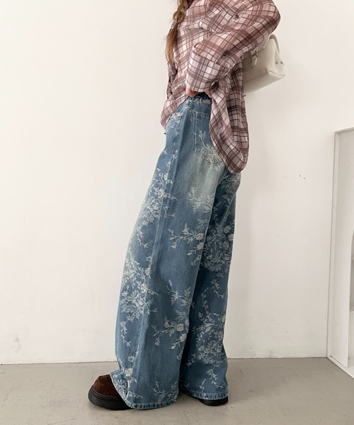 Loueme(ルエム)の「フラワージャガードデニムパンツ(デニムパンツ・レディース・ブルー・S/M)」の4枚目の写真