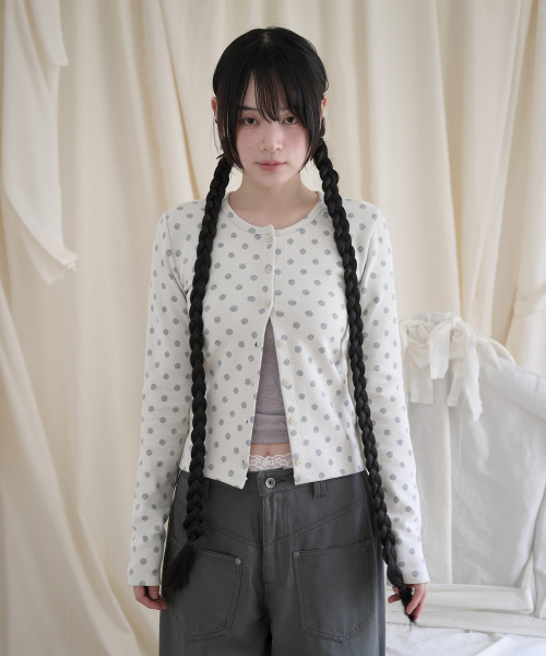 MIRECO（ミレコ）の「SOFT DOT JACQUARD CARDIGAN IVORY（カーディガン/ボレロ・レディース・その他・FREE）」の2枚目の写真