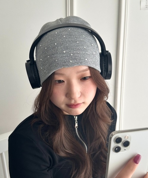 CLEA(クレア)の「ラインストーンビジュー付きニット帽(ニットキャップ/ビーニー・レディース・ブラック/ベージュ/ホワイト/グレー・FREE)」の3枚目の写真
