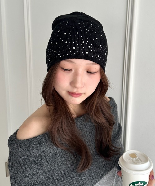CLEA(クレア)の「ラインストーンビジュー付きニット帽(ニットキャップ/ビーニー・レディース・ブラック/ベージュ/ホワイト/グレー・FREE)」の2枚目の写真