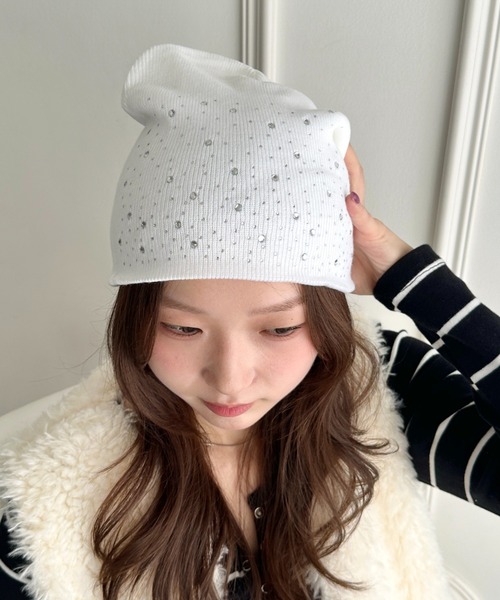 CLEA(クレア)の「ラインストーンビジュー付きニット帽(ニットキャップ/ビーニー・レディース・ブラック/ベージュ/ホワイト/グレー・FREE)」の6枚目の写真