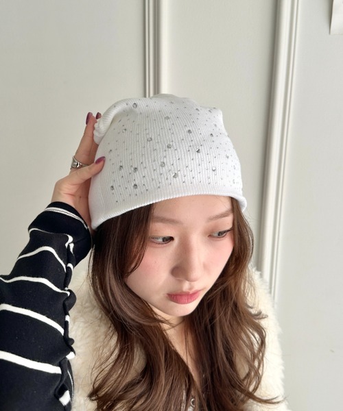 CLEA(クレア)の「ラインストーンビジュー付きニット帽(ニットキャップ/ビーニー・レディース・ブラック/ベージュ/ホワイト/グレー・FREE)」の9枚目の写真