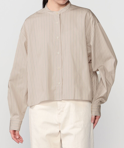 nicholson&nicholson(ニコルソンアンドニコルソン)の「nicholson & nicholson | 〈別注〉 コットン バックギャザーブラウス WOMEN(シャツ/ブラウス・レディース・ブラウン系その他/ブラック/ベージュ系その他/ブルー系その他5・38)」の1枚目の写真