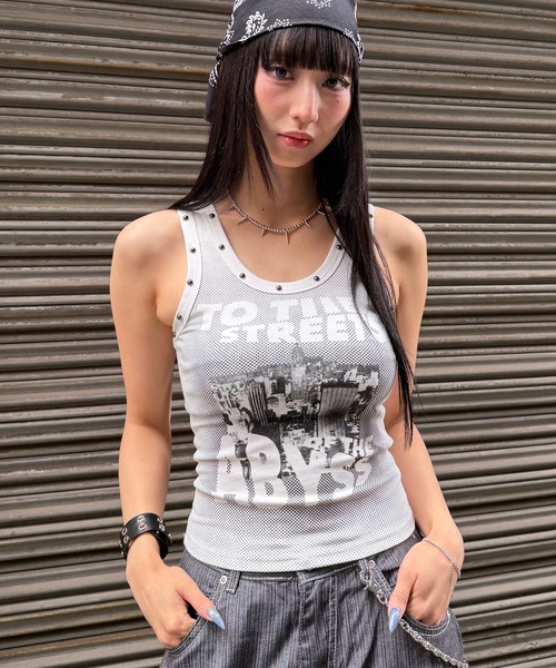 Figments(フィグメンツ)の「スタッズABYSSタンク(タンクトップ・レディース・ホワイト/ブラック・FREE)」の1枚目の写真