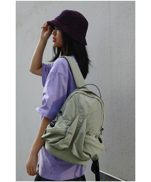 OFFWINTER(オフウィンター)の「【OFFWINTER】撥水高光沢サテン/高密度コーマ綿 ロケットバックパック / リュック M PC収納可 13インチ(スペースシリーズ)(ショルダーバッグ・メンズ・ブルー/グリーン/パープル・MEDIUM)」の2枚目の写真