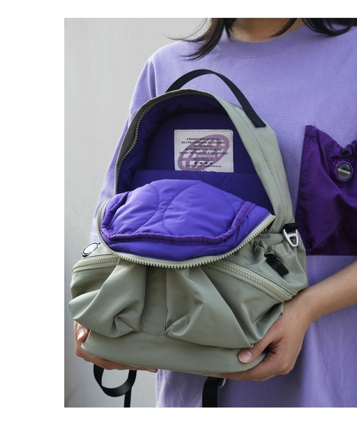 OFFWINTER(オフウィンター)の「【OFFWINTER】撥水高光沢サテン/高密度コーマ綿 ロケットバックパック / リュック M PC収納可 13インチ(スペースシリーズ)(ショルダーバッグ・メンズ・ブルー/グリーン/パープル・MEDIUM)」の7枚目の写真