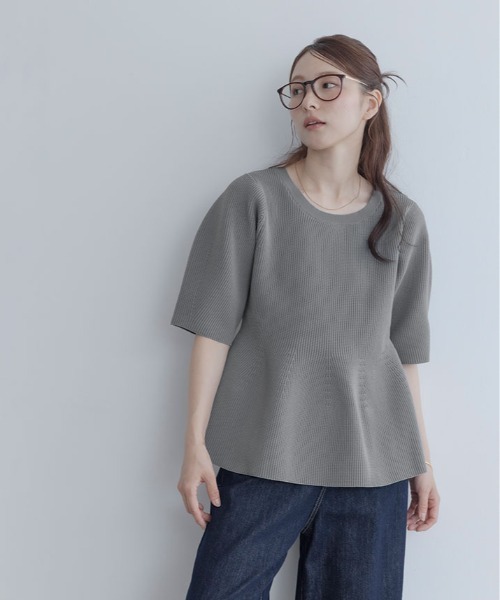 maviru(マヴィル)の「ハーフスリーブ ペプラム ニット トップス(ニット/セーター・レディース・チャコール/アイボリー/ブラック・FREE)」の2枚目の写真