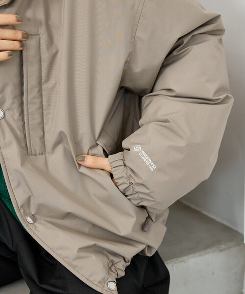 FREAK'S STORE（フリークスストア）の「＋Phenix × FREAK'S STORE/プラスフェニックス 別注 GORE-TEX WINDSTOPPER SNAP DOWN/ゴアテックス ウィンドストッパー スナップダウン（ダウンジャケット/コート・レディース・ベージュ/ブラック/オフホワイト・LARGE/MEDIUM/SMALL）」の10枚目の写真