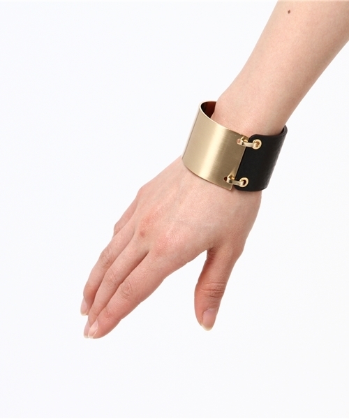 Rouge vif（ルージュヴィフ）の「ﾚｻﾞｰｺﾝﾋﾞ太ﾊﾞﾝｸﾞﾙ（バングル/リストバンド・レディース・ブラック/ホワイト・FREE）」の7枚目の写真