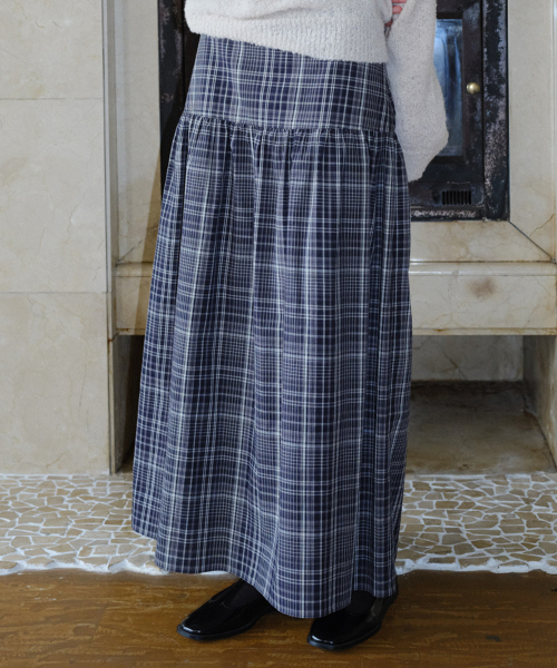 EN OR(エンオール)の「CHECK YOKE LONG SKIRT - NAVY(スカート・レディース・その他・MEDIUM/SMALL)」の2枚目の写真