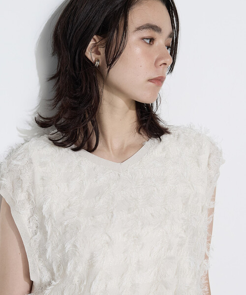 K.T KIYOKO TAKASE（キヨコタカセ）の「【前後2WAY】フリンジジャカード ニットジレ（ベスト・レディース・オフホワイト/ブラック・FREE）」の9枚目の写真