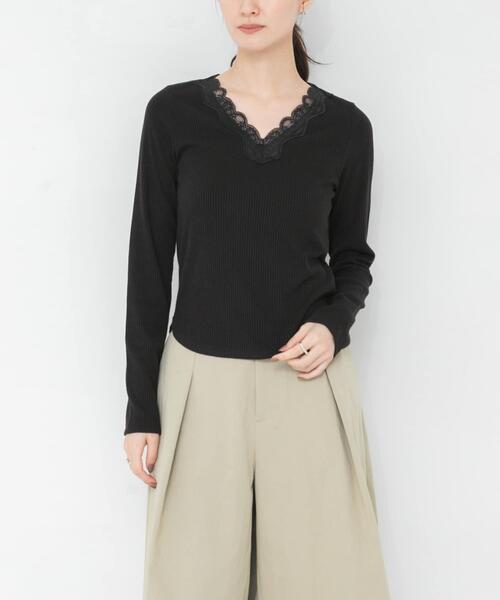 URBAN RESEARCH(アーバンリサーチ)の「V-NECK LACE RIB TOPS(Tシャツ/カットソー・レディース・オフホワイト/ブラック・FREE)」の1枚目の写真