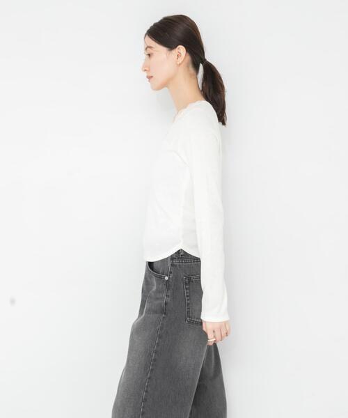 URBAN RESEARCH(アーバンリサーチ)の「V-NECK LACE RIB TOPS(Tシャツ/カットソー・レディース・オフホワイト/ブラック・FREE)」の17枚目の写真