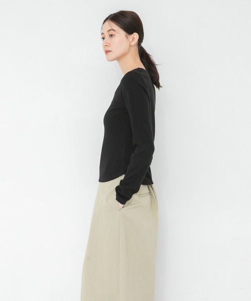 URBAN RESEARCH(アーバンリサーチ)の「V-NECK LACE RIB TOPS(Tシャツ/カットソー・レディース・オフホワイト/ブラック・FREE)」の10枚目の写真