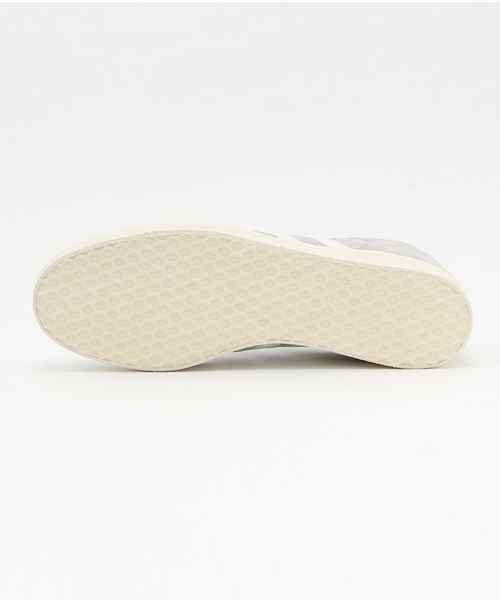 adidas（アディダス）の「オリジナルス ガゼル [GAZELLE]（スニーカー・メンズ・グリーン/ライトグレー/ネイビー/ブラック×ホワイト/レッド・26.0cm/27.0cm/24.0cm/22.0cm/26.5cm/27.5cm/22.5cm/25.5cm/24.5cm/23.5cm/23.0cm/28.0cm/28.5cm/25.0cm/30.0cm/29.0cm/29.5cm）」の7枚目の写真