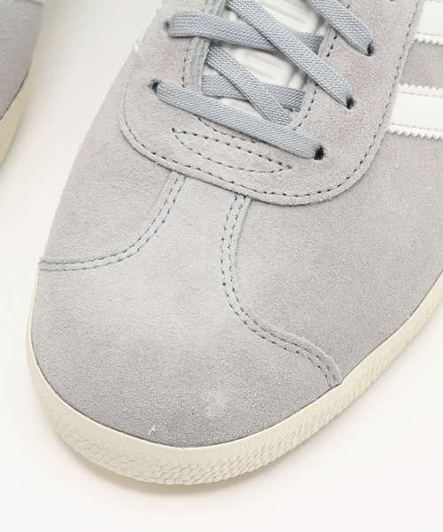 adidas（アディダス）の「オリジナルス ガゼル [GAZELLE]（スニーカー・メンズ・グリーン/ライトグレー/ネイビー/ブラック×ホワイト/レッド・26.0cm/27.0cm/24.0cm/22.0cm/26.5cm/27.5cm/22.5cm/25.5cm/24.5cm/23.5cm/23.0cm/28.0cm/28.5cm/25.0cm/30.0cm/29.0cm/29.5cm）」の13枚目の写真