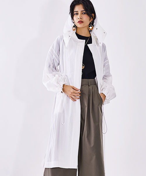 UNITED TOKYO（ユナイテッドトウキョウ）の「ユーティリティコート（ナイロンジャケット・レディース・ホワイト/カーキ・1）」の2枚目の写真
