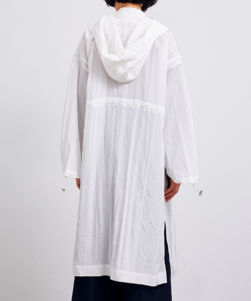 UNITED TOKYO（ユナイテッドトウキョウ）の「ユーティリティコート（ナイロンジャケット・レディース・ホワイト/カーキ・1）」の3枚目の写真