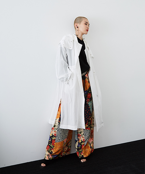 UNITED TOKYO（ユナイテッドトウキョウ）の「ユーティリティコート（ナイロンジャケット・レディース・ホワイト/カーキ・1）」の6枚目の写真