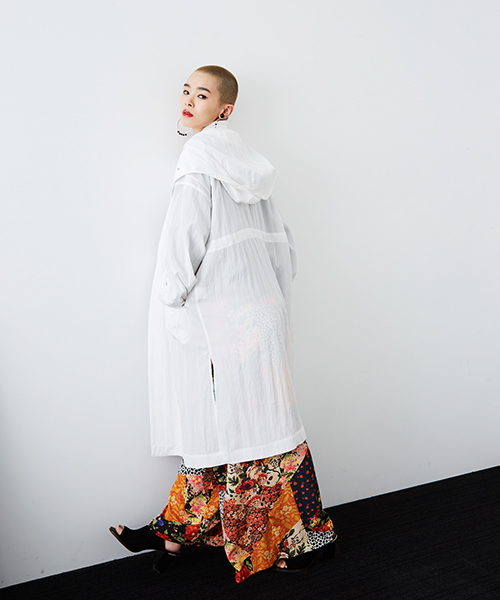 UNITED TOKYO（ユナイテッドトウキョウ）の「ユーティリティコート（ナイロンジャケット・レディース・ホワイト/カーキ・1）」の7枚目の写真