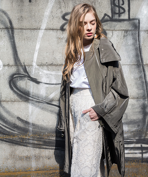 UNITED TOKYO（ユナイテッドトウキョウ）の「ユーティリティコート（ナイロンジャケット・レディース・ホワイト/カーキ・1）」の18枚目の写真