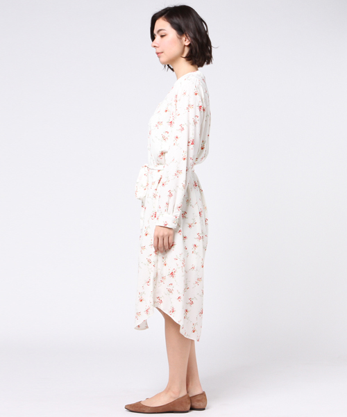 archives（アルシーヴ）の「花柄シャツワンピース（シャツワンピース・レディース・ブラック/オフホワイト/ネイビー・MEDIUM）」の5枚目の写真