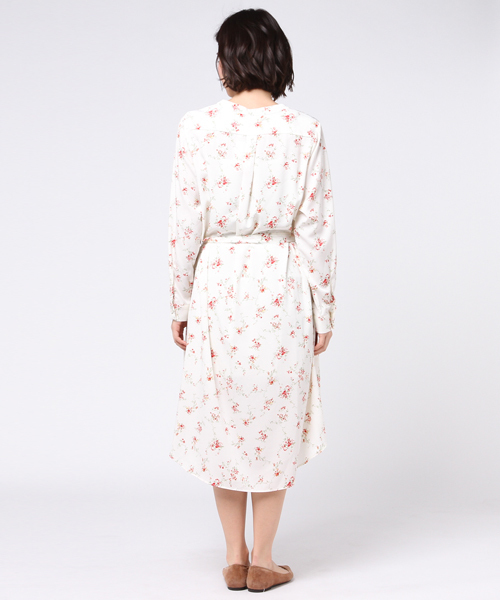 archives（アルシーヴ）の「花柄シャツワンピース（シャツワンピース・レディース・ブラック/オフホワイト/ネイビー・MEDIUM）」の6枚目の写真