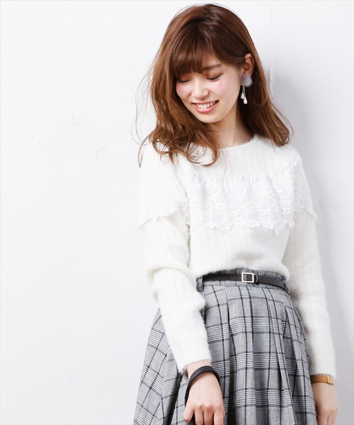 natural couture（ナチュラルクチュール）の「レースフェザーリブニット（ニット/セーター・レディース・オフホワイト/ブラック/グレー/パープル系その他・FREE）」の2枚目の写真