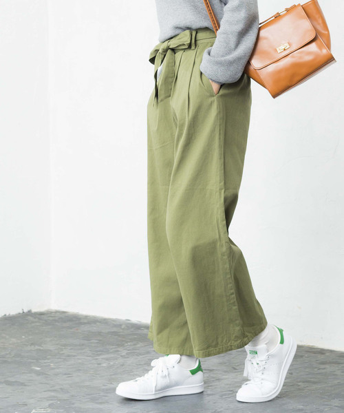 WEGO（ウィゴー）の「WEGO/チノウエストリボンタックワイドパンツ（チノパンツ・レディース・ベージュ/カーキ/ネイビー・LARGE/MEDIUM/SMALL）」の2枚目の写真