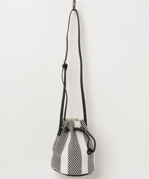 LBC（エルビーシー）の「織り柄生地巾着ショルダー（ショルダーバッグ・レディース・ブラック/ダークブルー/ブラウン・FREE）」の2枚目の写真