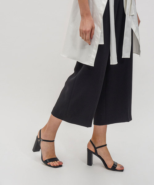 CHARLES & KEITH（チャールズ & キース）の「スクエアトゥ サンダル / SQUARE TOE SANDALS（サンダル・レディース・ブラック/シルバー・25cm/23cm/22.5cm/24.5cm/23.5cm）」の16枚目の写真