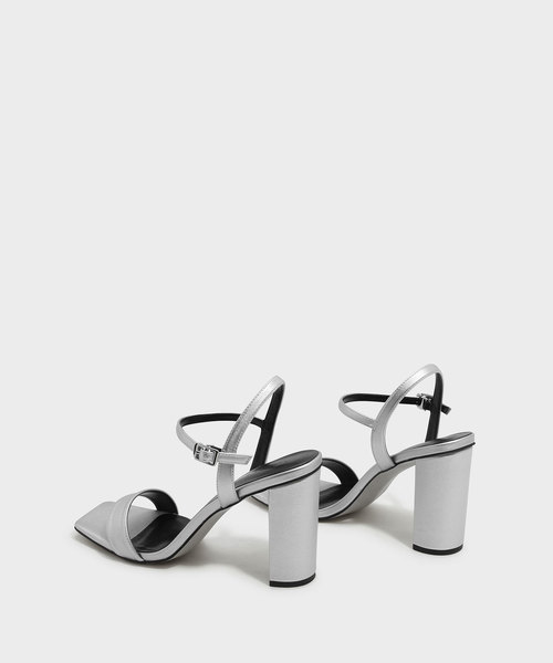 CHARLES & KEITH（チャールズ & キース）の「スクエアトゥ サンダル / SQUARE TOE SANDALS（サンダル・レディース・ブラック/シルバー・25cm/23cm/22.5cm/24.5cm/23.5cm）」の8枚目の写真