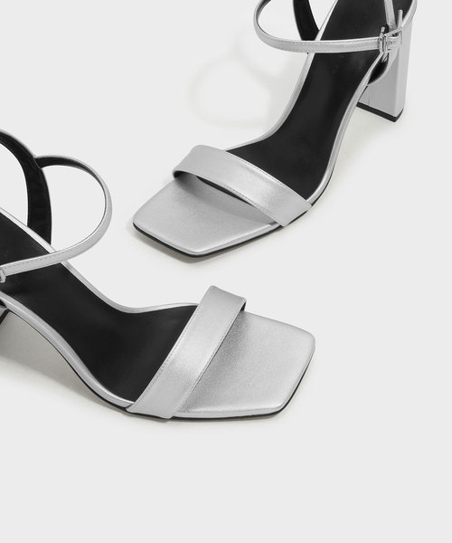 CHARLES & KEITH（チャールズ & キース）の「スクエアトゥ サンダル / SQUARE TOE SANDALS（サンダル・レディース・ブラック/シルバー・25cm/23cm/22.5cm/24.5cm/23.5cm）」の7枚目の写真
