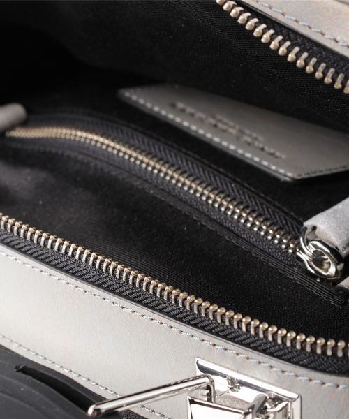 MARC JACOBS(マークジェイコブス)の「THE BOX/ザ ボックス ヴィンテージ バッグ(ショルダーバッグ・レディース・グレー/イエロー系その他/ピンク/パープル系その他・ONE SIZE)」の6枚目の写真