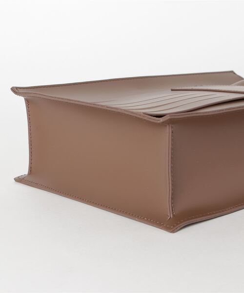 SOLPRESA（ソルプレーサ）の「●スクエアフリンジミニショルダートートバッグ（トートバッグ・メンズ・ブラック/グレイッシュベージュ/モカ・ONE SIZE）」の12枚目の写真